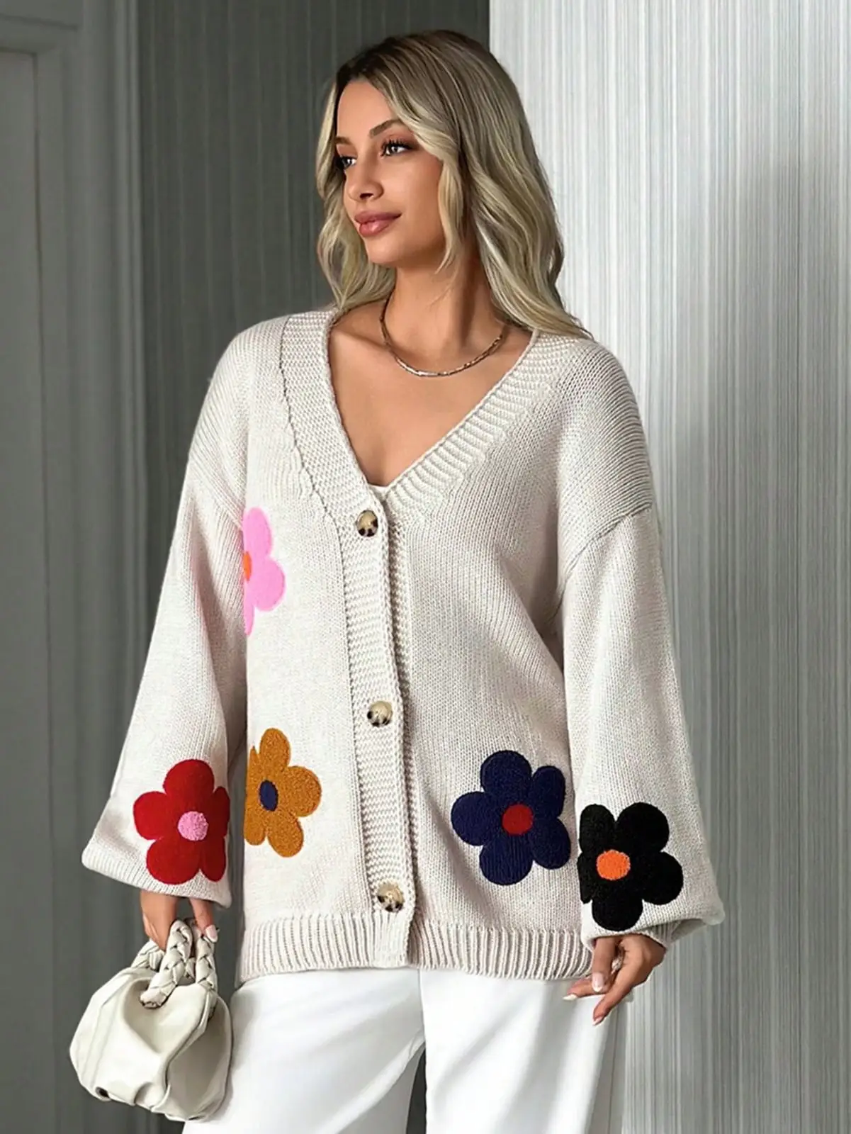 Kadın Çiçek Desenli Nakışlı Triko Hırka Oversize V Yaka Düğmeli Salaş Model 